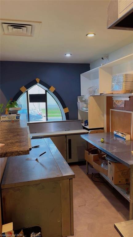 390 Courtland Avenue E Property Photo 4