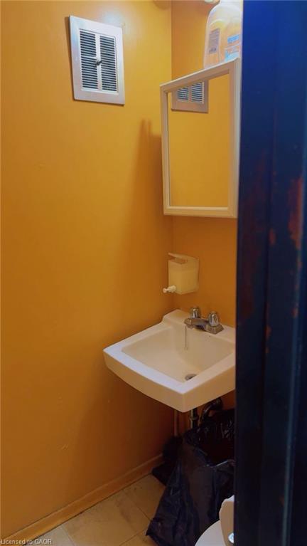 390 Courtland Avenue E Property Photo 5