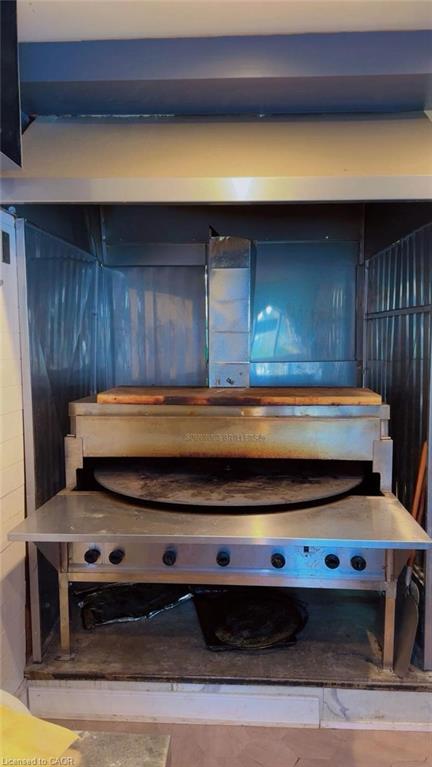 390 Courtland Avenue E Property Photo 8