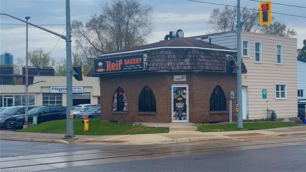 390 Courtland Avenue E Property Photo 10