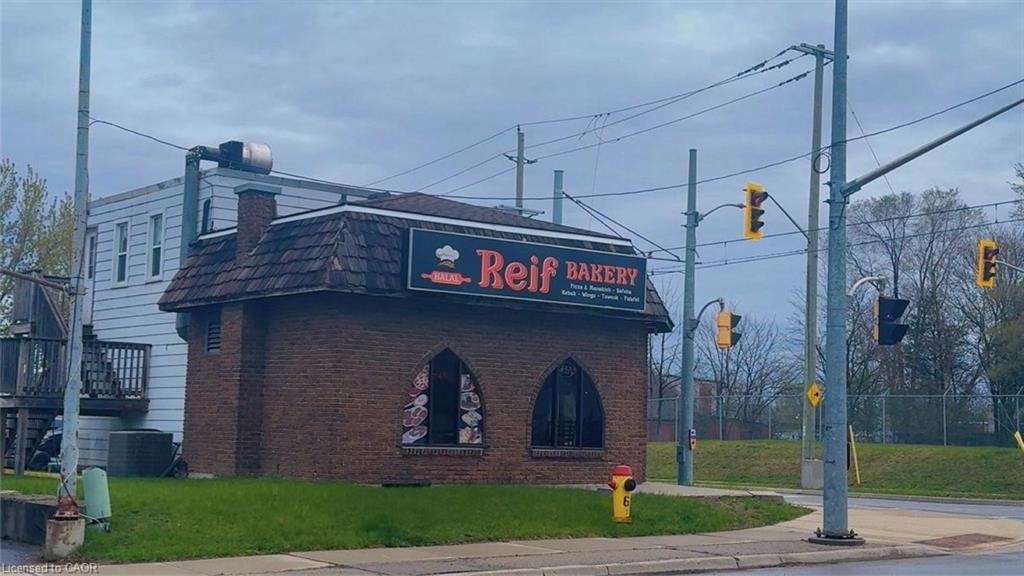 390 Courtland Avenue E Property Photo 12