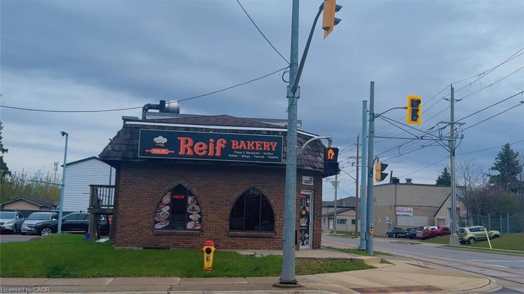 390 Courtland Avenue E Property Photo 17