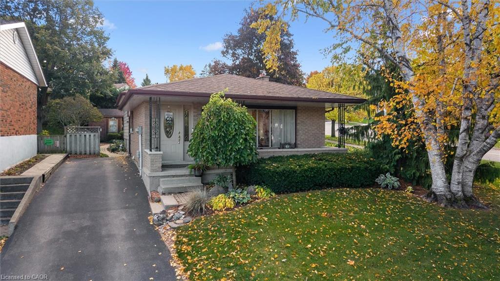 61 Sandsprings Crescent Property Photo 3