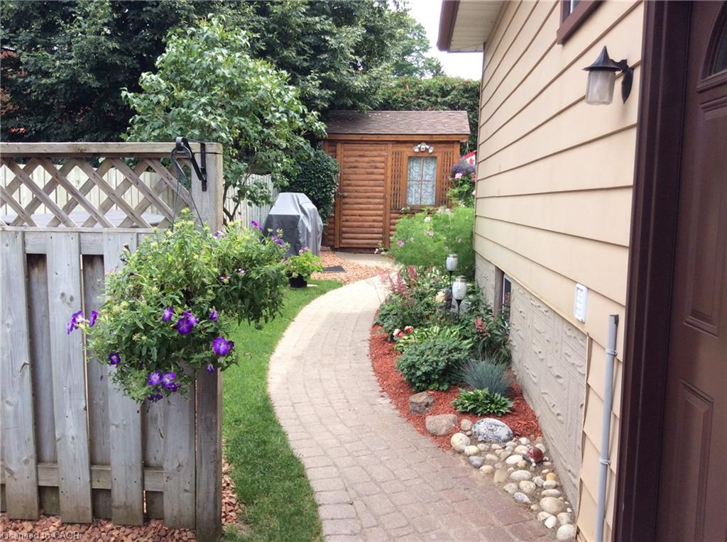 61 Sandsprings Crescent Property Photo 39