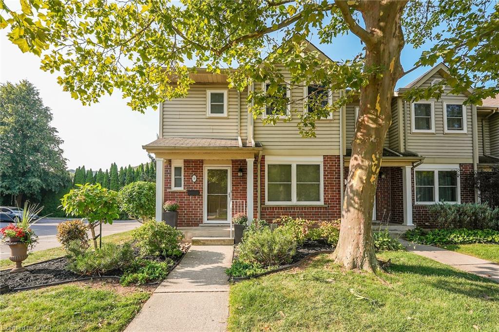 9-55 Kerman Avenue Property Photo 1