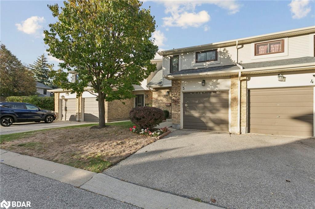 3-2701 Aquitaine Avenue Property Photo 2