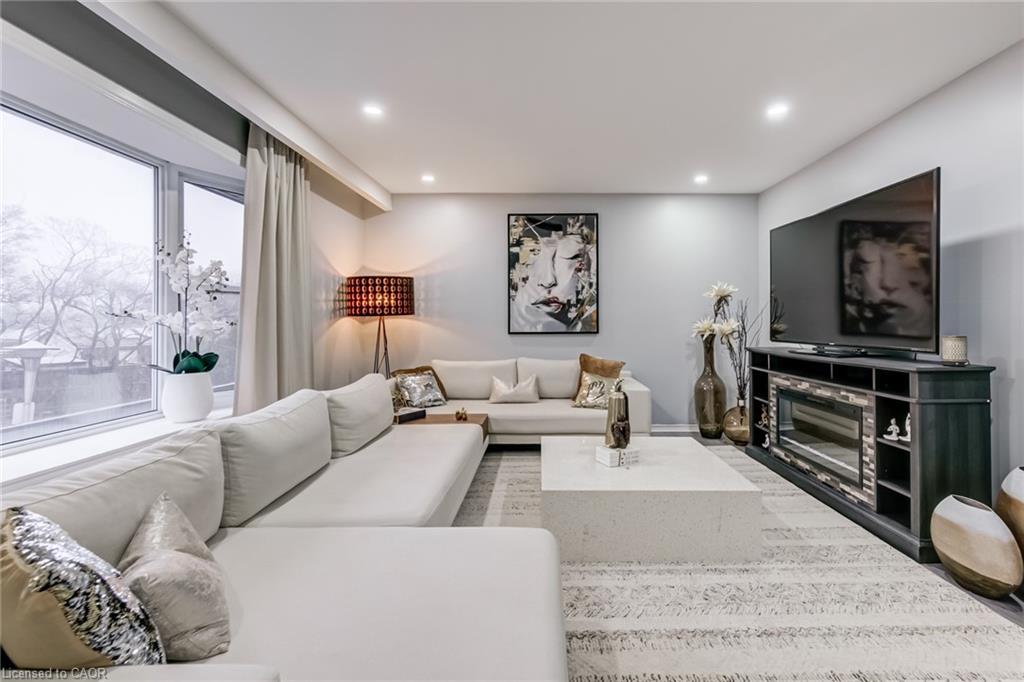 17-30 Heslop Road Property Photo 1