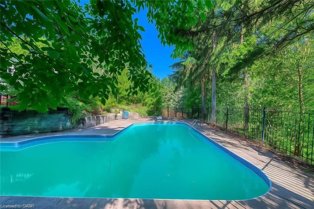 170 Cavendish Court Property Photo 43