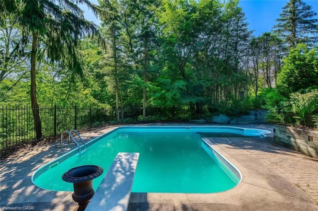 170 Cavendish Court Property Photo 44