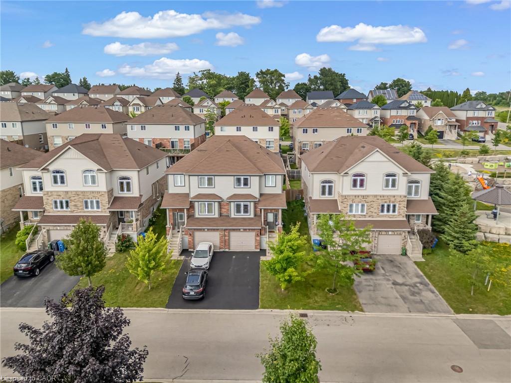 19 Oakes Crescent Property Photo 1