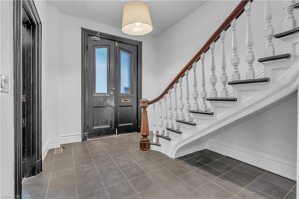 203 Macnab Street S Property Photo 3