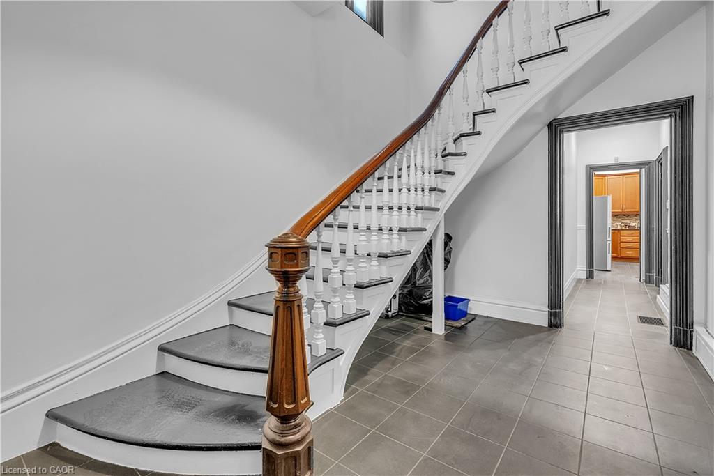 203 Macnab Street S Property Photo 4