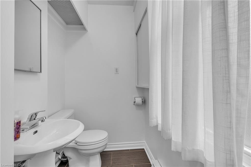 203 Macnab Street S Property Photo 14