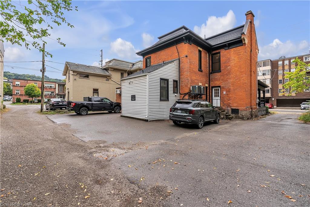 203 Macnab Street S Property Photo 17