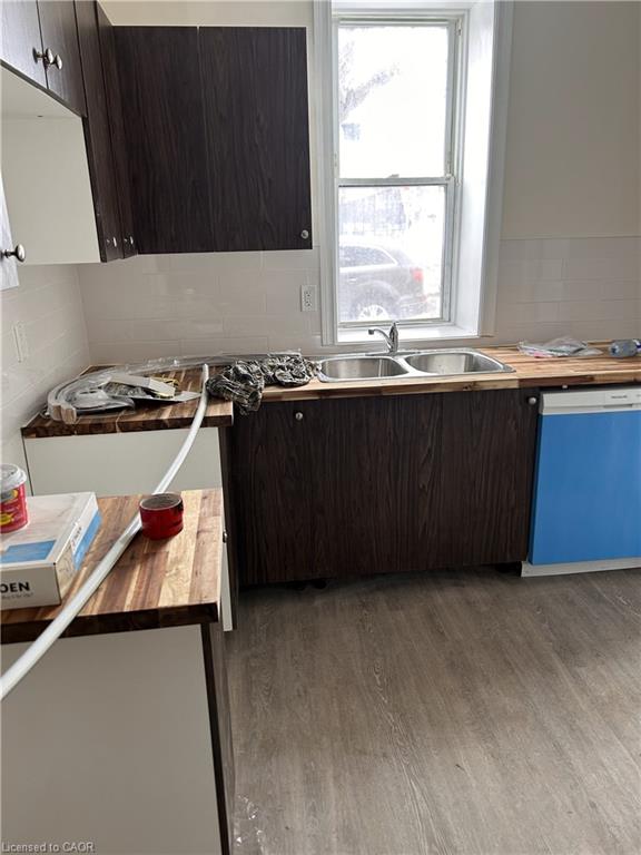 33-35 Wood Street E Property Photo 3