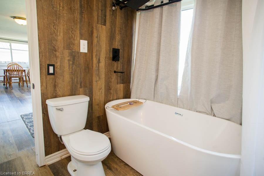 38 Queen Street W Property Photo 8