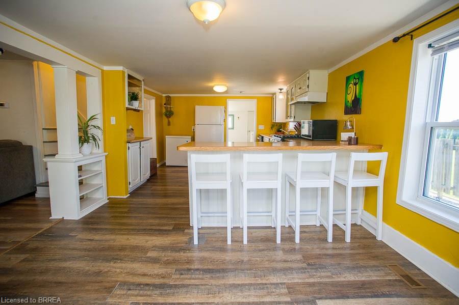 38 Queen Street W Property Photo 9