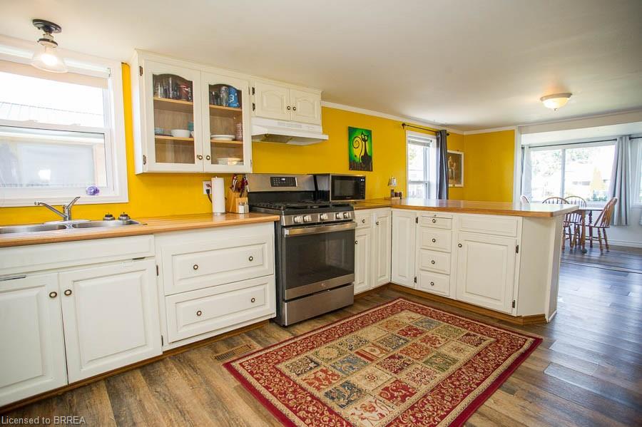 38 Queen Street W Property Photo 10