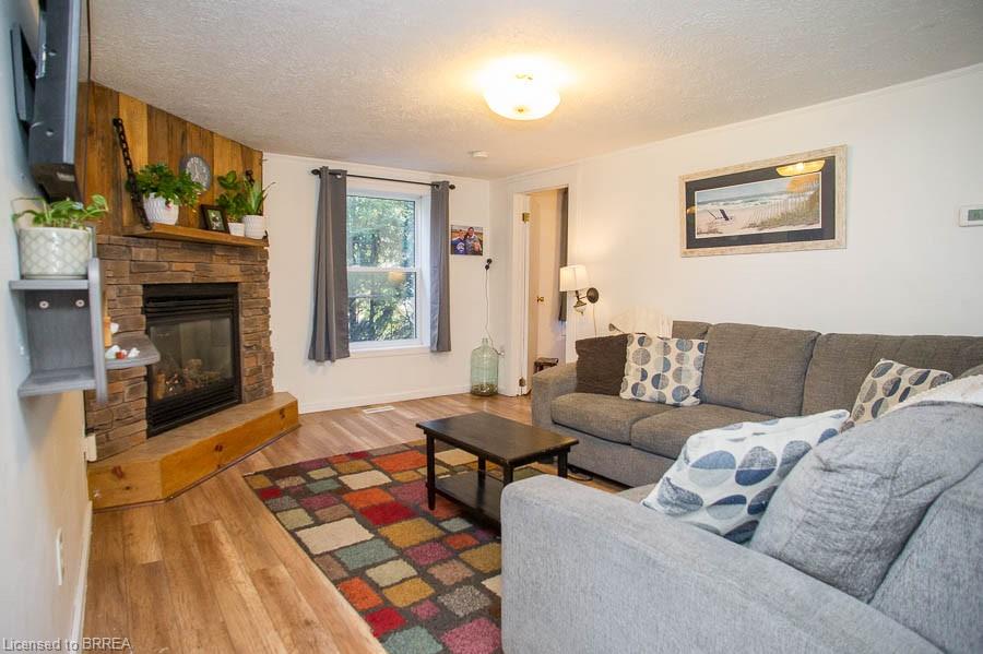 38 Queen Street W Property Photo 12