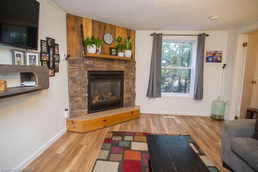 38 Queen Street W Property Photo 13