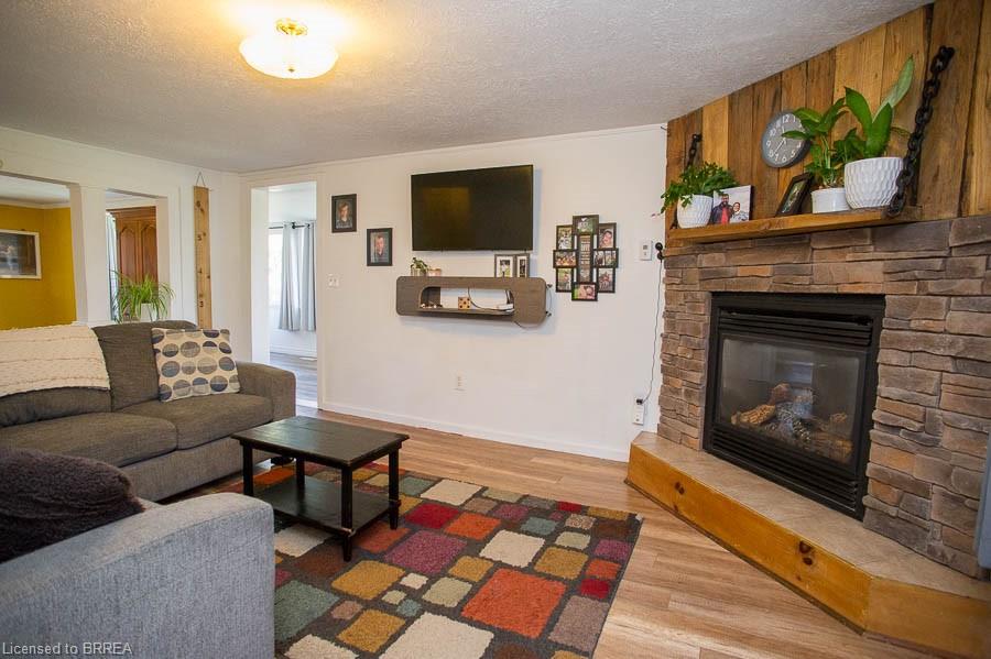 38 Queen Street W Property Photo 15