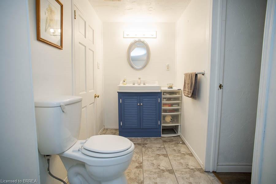 38 Queen Street W Property Photo 18