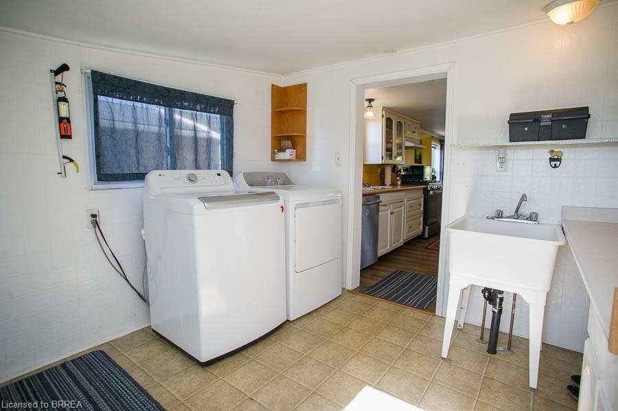 38 Queen Street W Property Photo 20