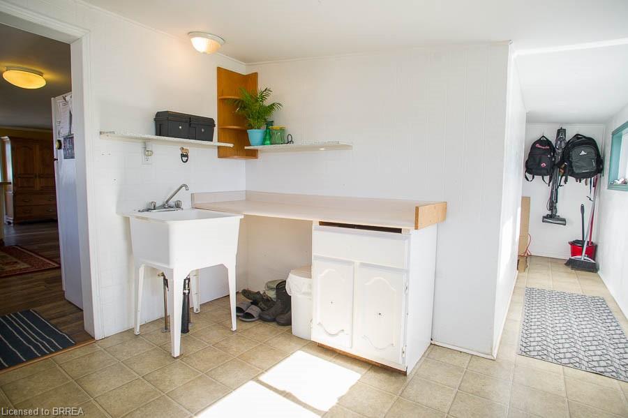 38 Queen Street W Property Photo 21