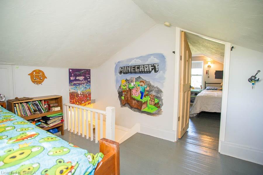 38 Queen Street W Property Photo 23