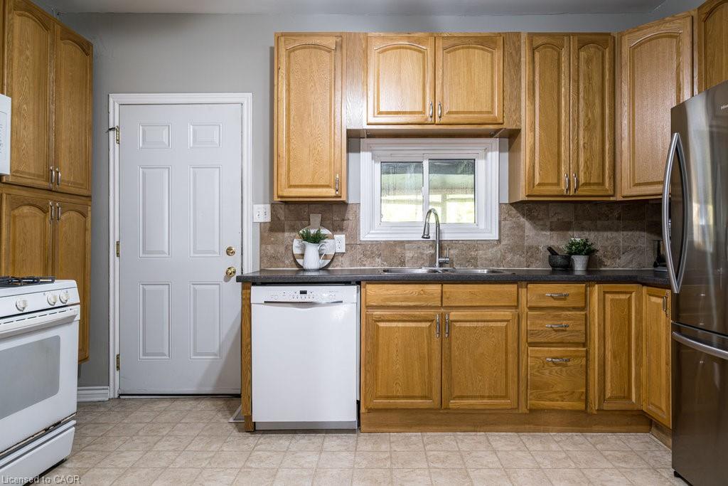 251 Balmoral Avenue N Property Photo 11