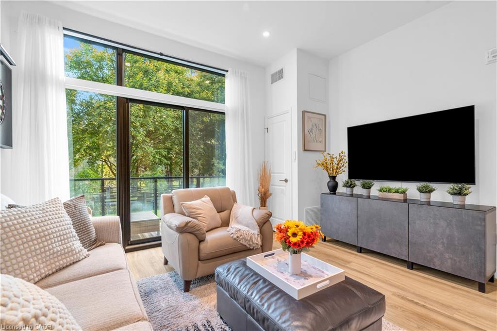 101-525 New Dundee Road Property Photo 1