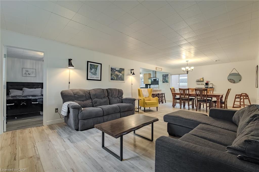 15 Park Lane Crescent Property Photo 14