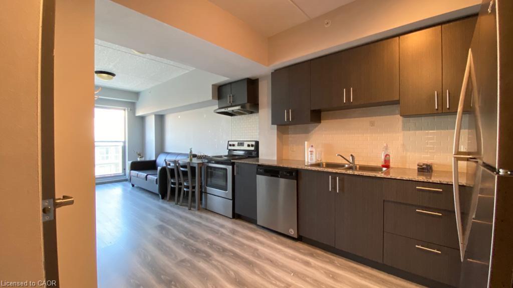 G503-275 Larch Street Property Photo 6