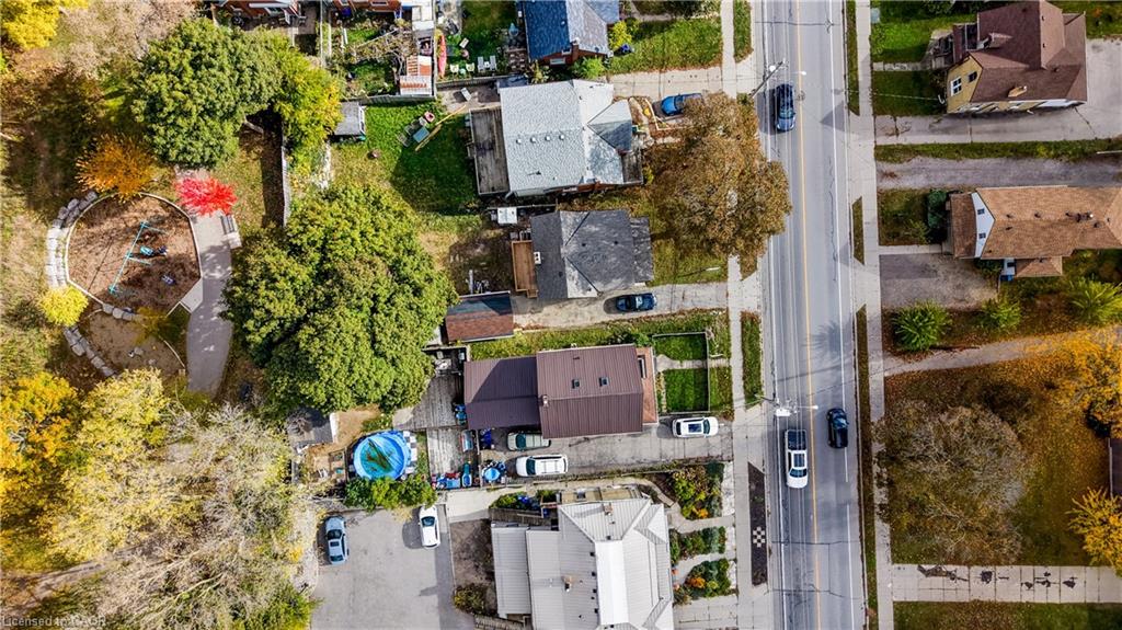 138 Courtland Avenue E Property Photo 2