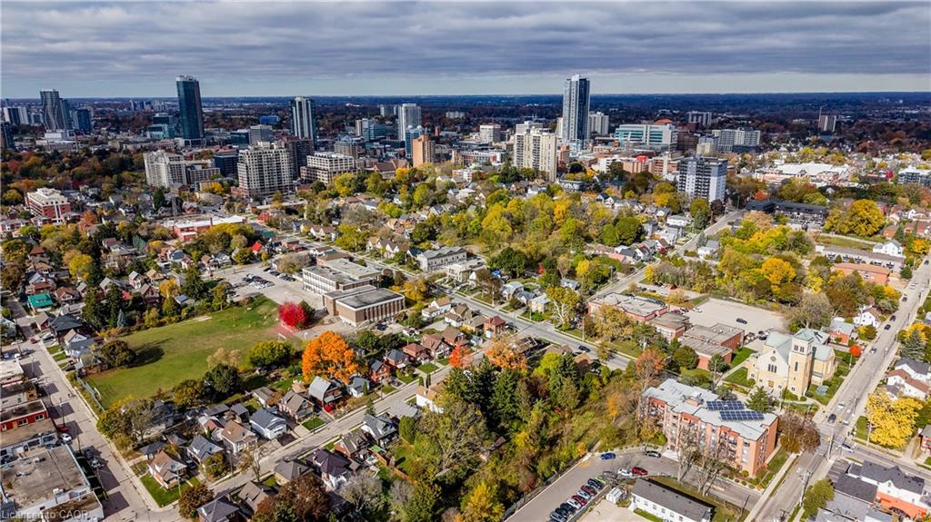 138 Courtland Avenue E Property Photo 6