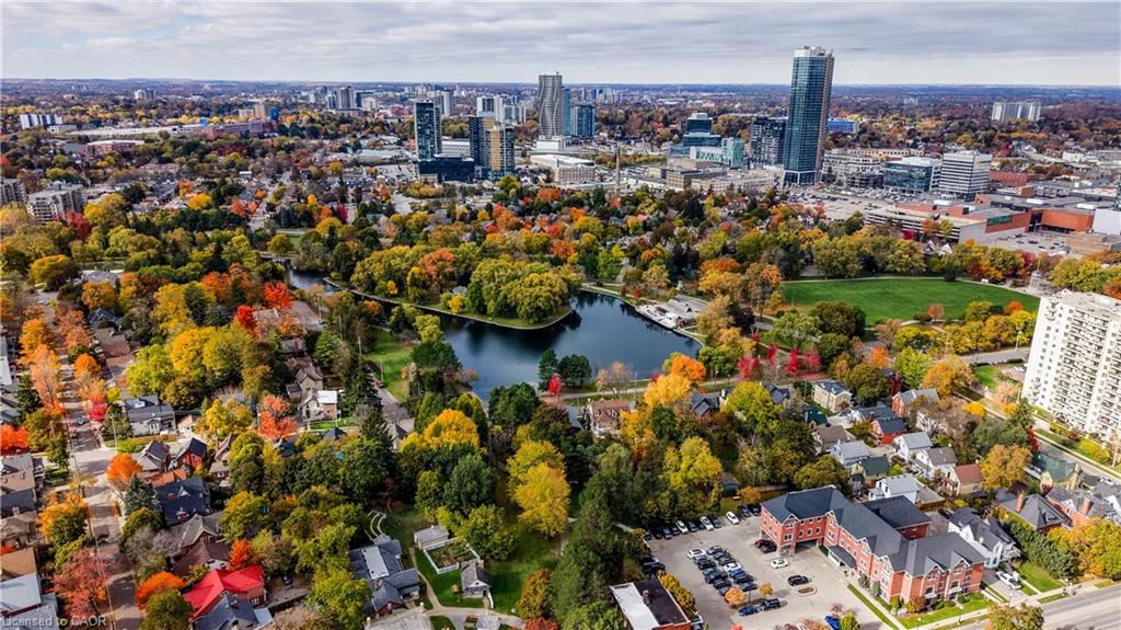 138 Courtland Avenue E Property Photo 7