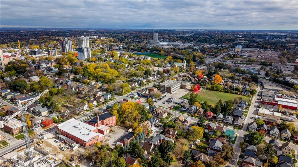 138 Courtland Avenue E Property Photo 8