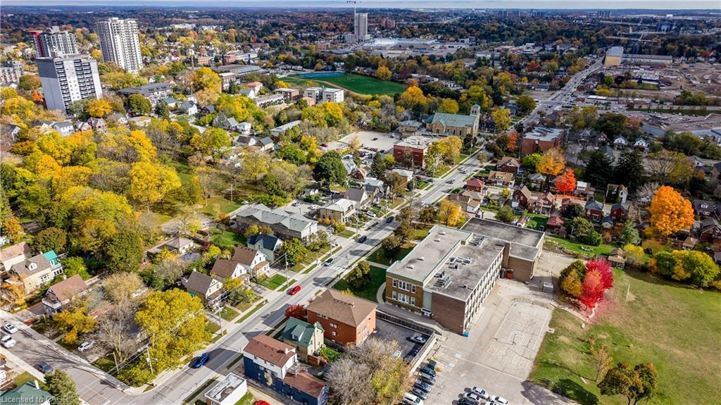 138 Courtland Avenue E Property Photo 9