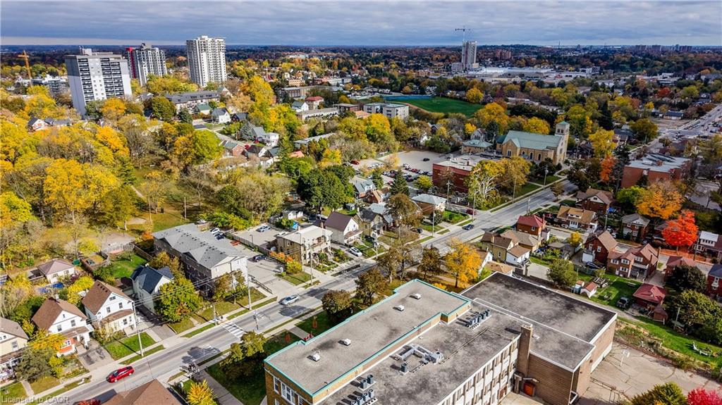 138 Courtland Avenue E Property Photo 10
