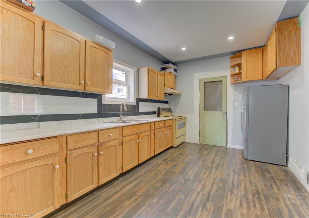 138 Courtland Avenue E Property Photo 23