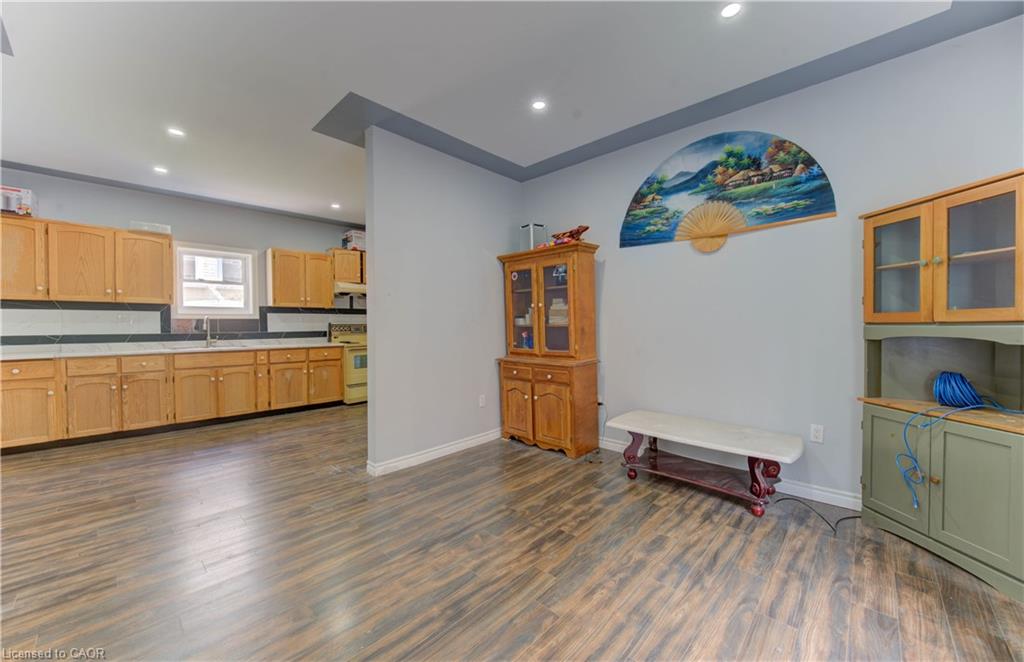 138 Courtland Avenue E Property Photo 27