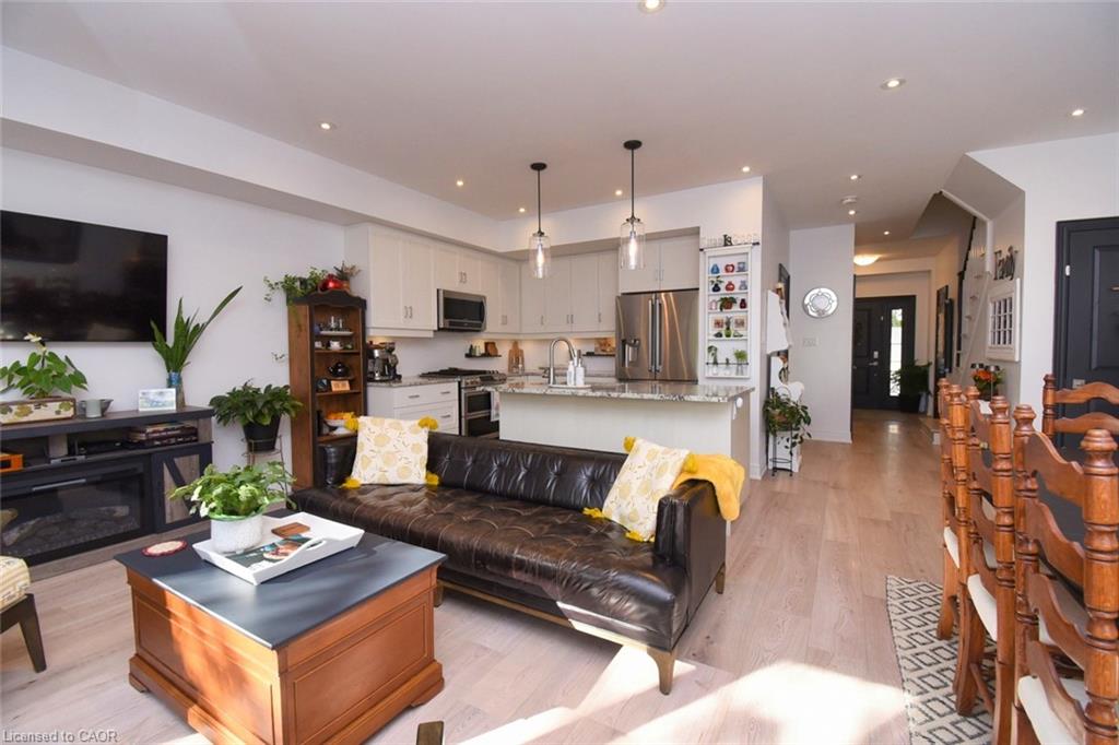 31-40 Hamilton Street S Property Photo 6