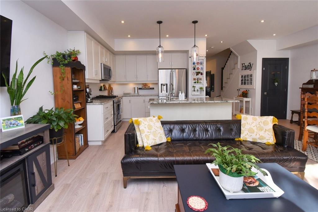 31-40 Hamilton Street S Property Photo 8