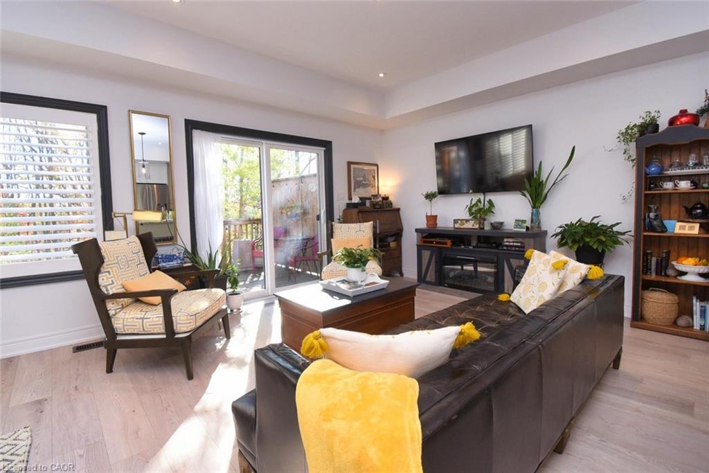 31-40 Hamilton Street S Property Photo 9