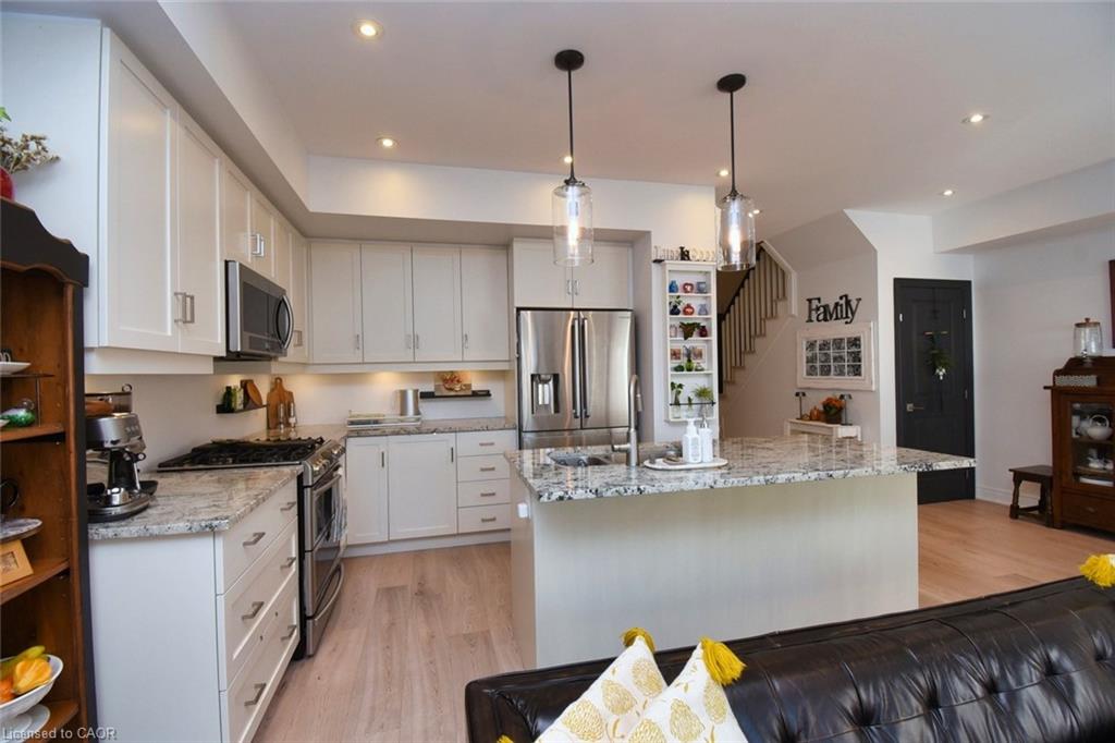 31-40 Hamilton Street S Property Photo 16