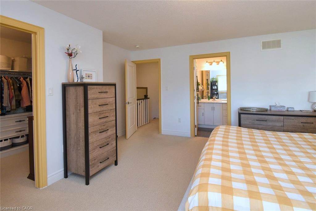 31-40 Hamilton Street S Property Photo 24