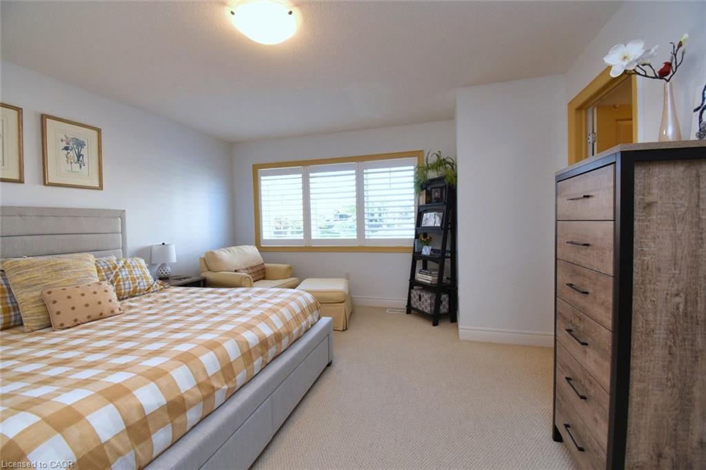 31-40 Hamilton Street S Property Photo 25