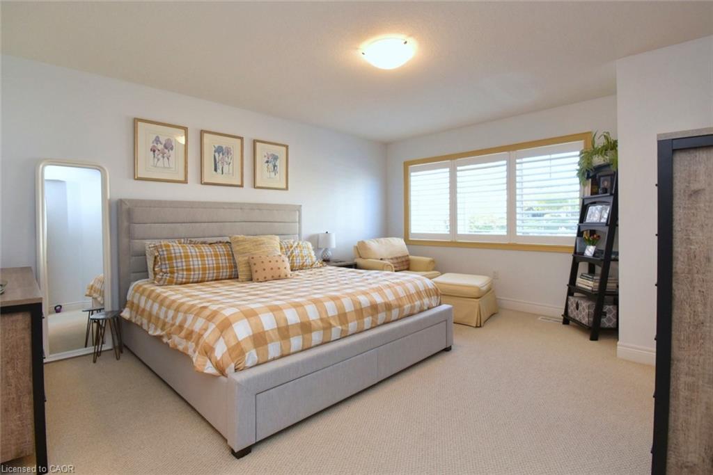 31-40 Hamilton Street S Property Photo 26