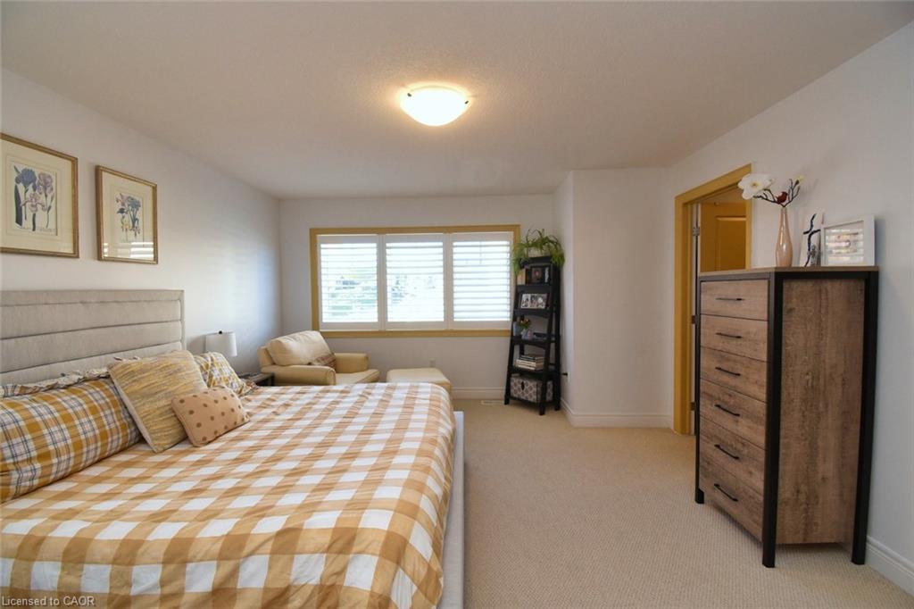 31-40 Hamilton Street S Property Photo 27