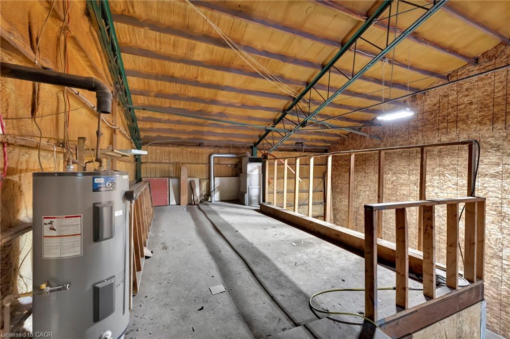 285794 - A Airport Road Property Photo 7